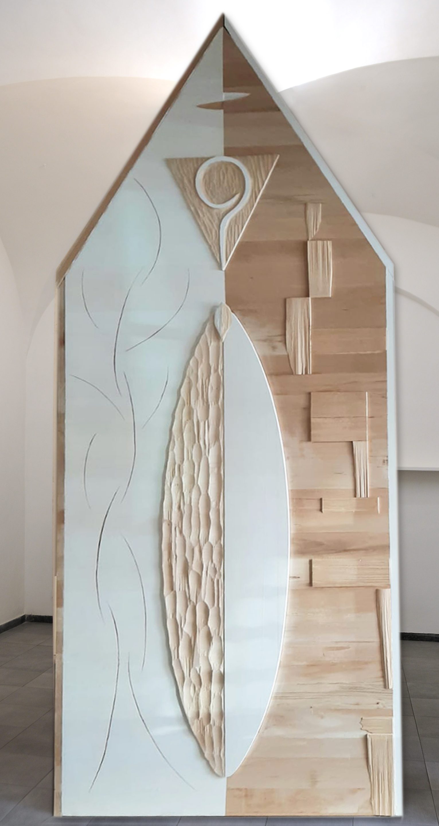 Come fosse ca vostra, facciata diurna, 2022, cm 315x135x195, legno scolpito, assemblato e trattato ad acrilico